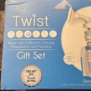 New kiinde twist gift set  includes warmer